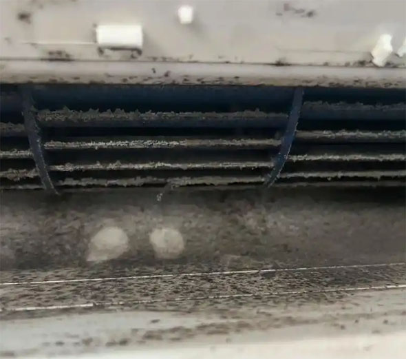 连山空调吹的风有股烧焦味是怎么回事